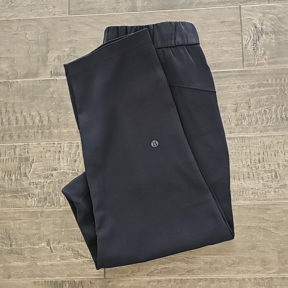 Lululemon Capri On the Fly Crop Pants - Picture 6 of 6